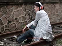 两个妹妹....在铁路...