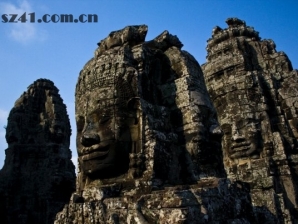 曼谷古迹与碧蓝的天空